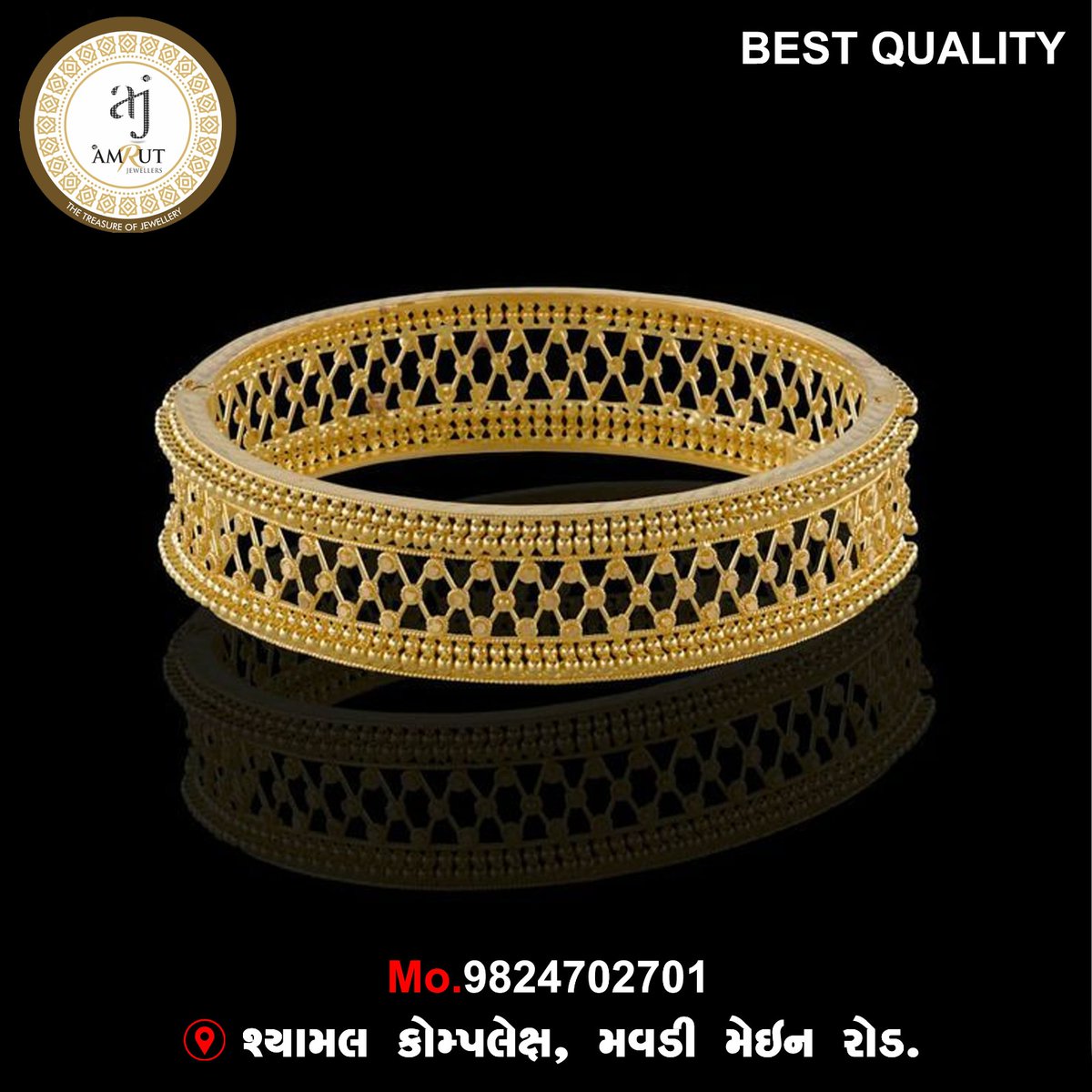 AmrutJewelers's tweet photo. Spruce up your Special Moments with this exquisite Antique Kada. .
#amrutjewellers #kada #kadadesigns #bangles #banglescollection #goldbangles #jewellery #goldjewellery #jewelleryaddict #WeddingJewelleryCollection #jewellery #IndianJewellery #rajkot #Gujarat https://t.co/g66F0rB1mS