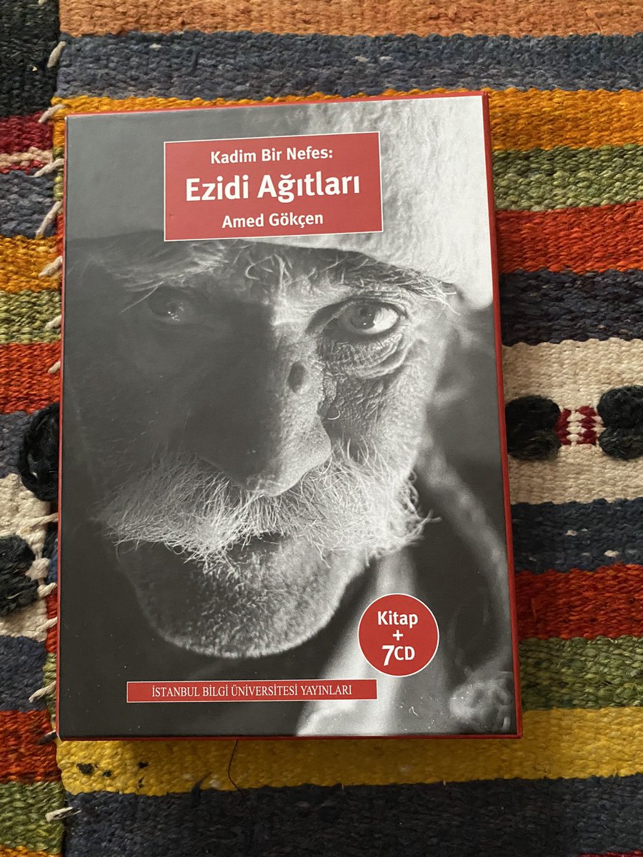 anarsedat's tweet photo. Müzik meraklısı ve sevdalısı olanlara bir kitap önereceğim. Bilgi Üniversitesi Yayınları’ndan Amed Gökçen’in “Ezidi Ağıtları” kitabını muhakkak alın derim. Kitapla birlikte yedi adet CD de hediye. Hem de çok ucuz
Edinmek isteyenler için link de bırakayım: 
https://t.co/ysemuRU0nY https://t.co/6vDsYwASSK