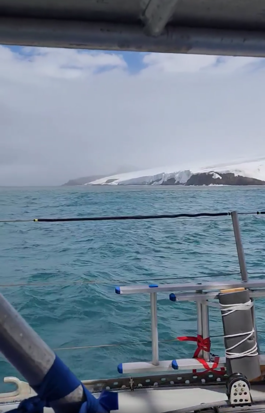 DX World.net tweet media