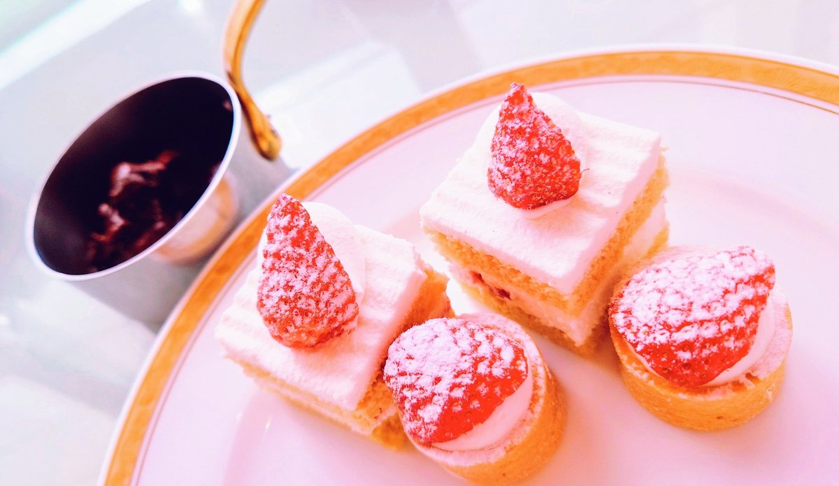 「今日はニューオータニのいちごビュッフェ行ってきた〜新スーパーあまおうショートケー」|柚木涼太💘3/16おねしょ9巻ココピュア1巻のイラスト