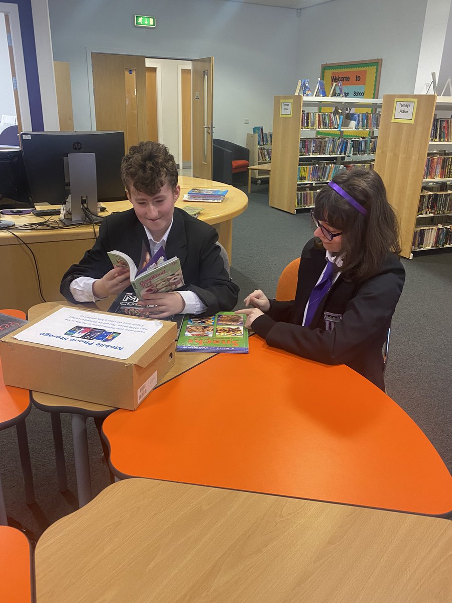 Miss Robertson tweet media