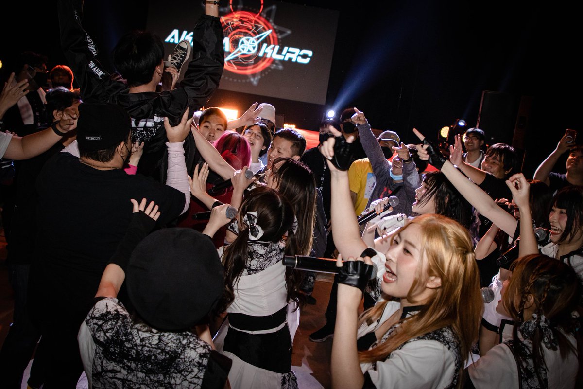 akirakuroidol's tweet photo. ขอบคุณงาน MYSTERIOUS INVITATION PROLOGUE: ANATASIS และงาน @blazeidollive Vol.11 ที่จัดงานดีๆแบบนี้ให้พวกเราได้มาเดือดมาปลดปล่อยความมันส์กัน

แล้วยังได้ชมความมันส์ของวง @CHICKEN__IDOL อีกด้วย
บอกเลยว่าสุดยอดมากๆ

และขอแสดงความยินดีกับ การ Debut ของวง @REBiRTHiDOL ด้วยครับผม 🤘 https://t.co/tZHGAntdU7
