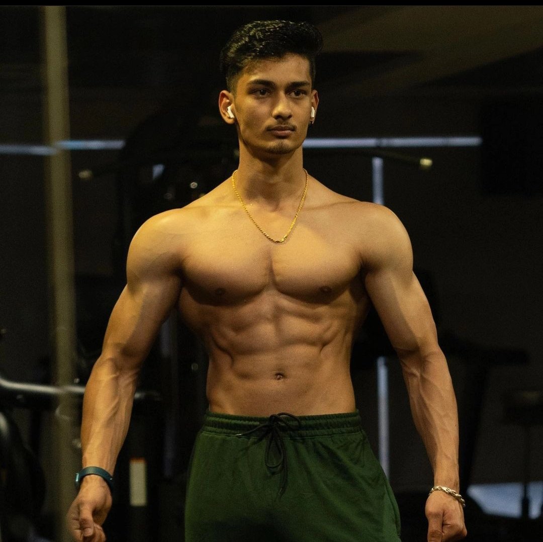 🔥Hot Desi Guy (28k)🔥 on Twitter "RT crazy_k246 Viral Hunk cock size