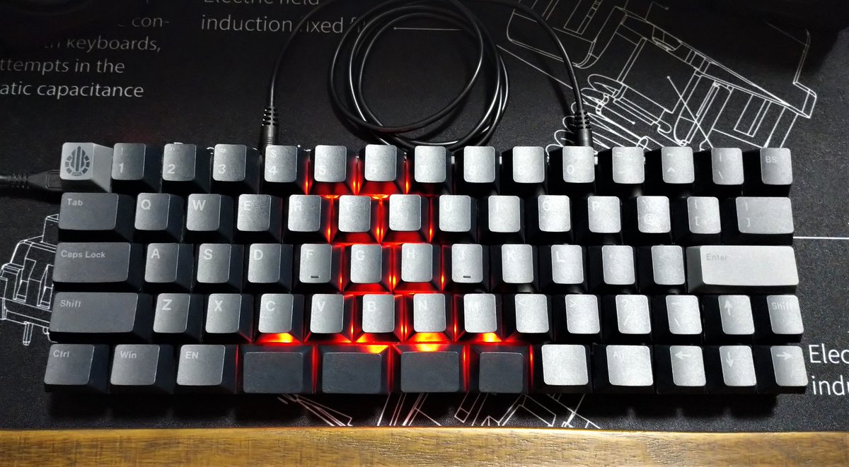ainosuke_key's tweet image. 完成までに一ヶ月かけてしまいましたが、どうにかGuide68完成！
初めての分割キーボードなので、じっくり味わいつつ慣れていきたいと思います
（たぶん、しばらくは一体型レイアウト）
#guide68