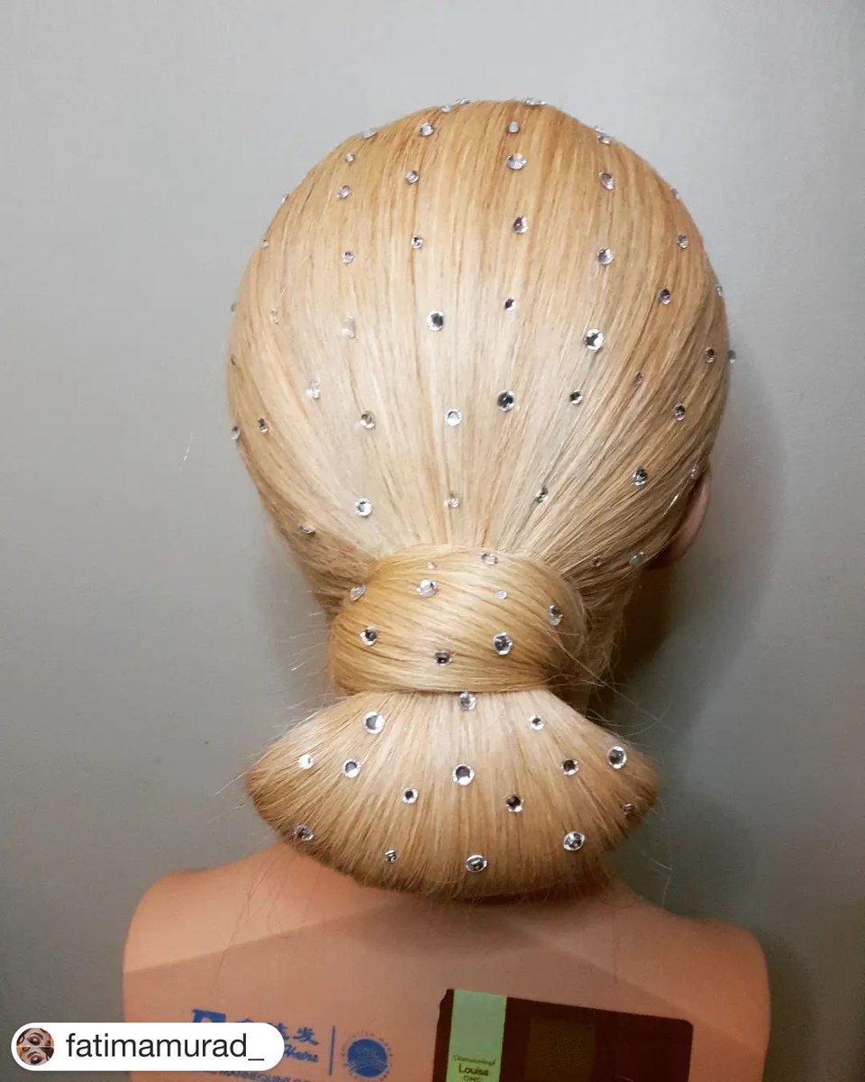LIMAGE_GmbH's tweet photo. MANNEQUIN:
https://t.co/kMG2NYhFtJ
SHOP NOW
work by @fatimamurad_
#limage #blond #updo #makeup #updos #braids #braid #weddinghair #wedding #love #Hairstylist #hairstyle #mannequinhead #hairgoals #waves #hair #vintage #love #blondhair #pastelhair #braidedhair https://t.co/SeLyODlVA7