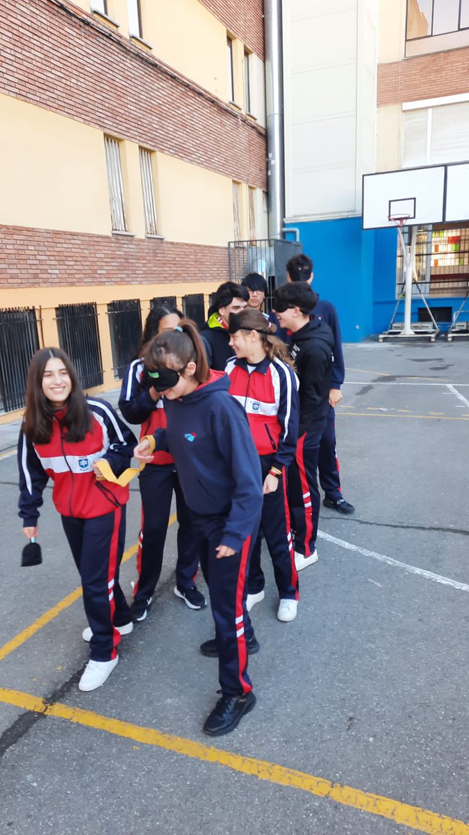 CCVirgenBlanca's tweet photo. ÃǗĹÃ ĎẸ ĎẸƤỖŘŤẸŜ ÃĎÃƤŤÃĎỖŜ 🧏‍♂️ 👩🏻‍🦽👩‍🦯🦮

El alumnado de 4° ESO ha participado en el Aula de Deportes Adaptados promovido por el @leonayto_esp y organizado por #inclusivesportsCD #inclusion #coneldeporte #sports @EDM_aytoleon #CCVirgenBlancaLeón #FundaciónEducere https://t.co/X6Ut2KXwNI