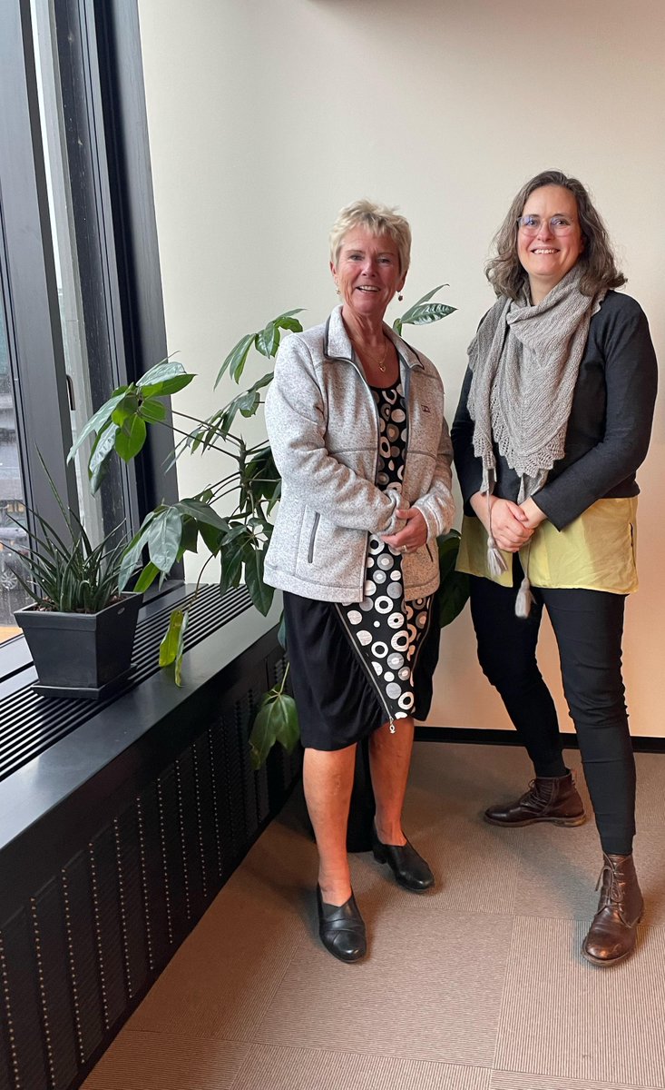 Jordemoderforeningen (@dkjordemoder) on Twitter photo Sundhedsprofessionelle stiller krav til hvor meget og hvornår, de arbejder - det er den virkelighed, Robusthedskommissionen ser ind i. Mindre enheder, fleksibel ledelse og indflydelse på eget vagtskema er nogle af løsningerne. Tak for en god samtale <a href="/LRisgaard/">Lizette Risgaard</a> #sundpol #dkpol Sundhedsprofessionelle stiller krav til hvor meget og hvornår, de arbejder - det er den virkelighed, Robusthedskommissionen ser ind i. Mindre enheder, fleksibel ledelse og indflydelse på eget vagtskema er nogle af løsningerne. Tak for en god samtale <a href="/LRisgaard/">Lizette Risgaard</a> #sundpol #dkpol