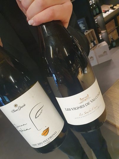 vinsbrunin's tweet photo. Quoi de mieux qu'une bonne dégustation en ce samedi ensoleillé. Aujourd'hui venez découvrir : 🍷 Le soufre coupé - Château de Valcombe 🍷 Donna Sophia Pecorino - Chiusa Grande #valcombe #chiusagrande #bio #Brunin https://t.co/P5PNqpO68Q