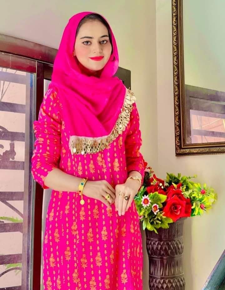 💕💕اَلسَّــلَامُ عَلَيْــكُمْ وَرَحْمَــةُ اللّٰــهِ وَبَــرَكَاتَــهُ💕💕

नजर अंदाजी का बड़ा शौक था उनको,💔

हमने भी तोहफे में उनको उन्हीं का शौक दे दिया।💘