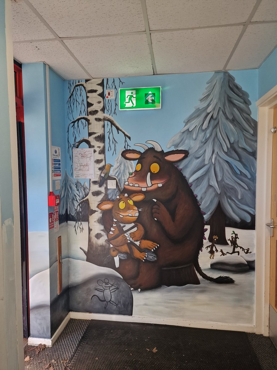 MuralsWallArtJB's tweet photo. 3rd of 5 walls completed in the Year 1 cloakroom 🎨🖌 https://t.co/BXdZefzM4A