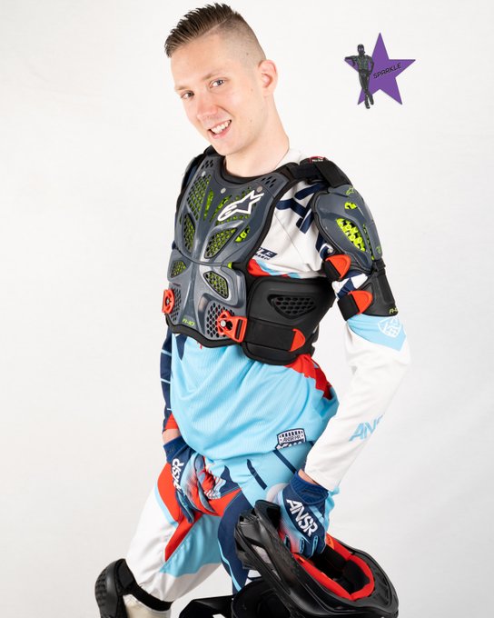 2 pic. Just being a happy biker...?

?by @kealianwolf https://t.co/slkr8qQ8rG