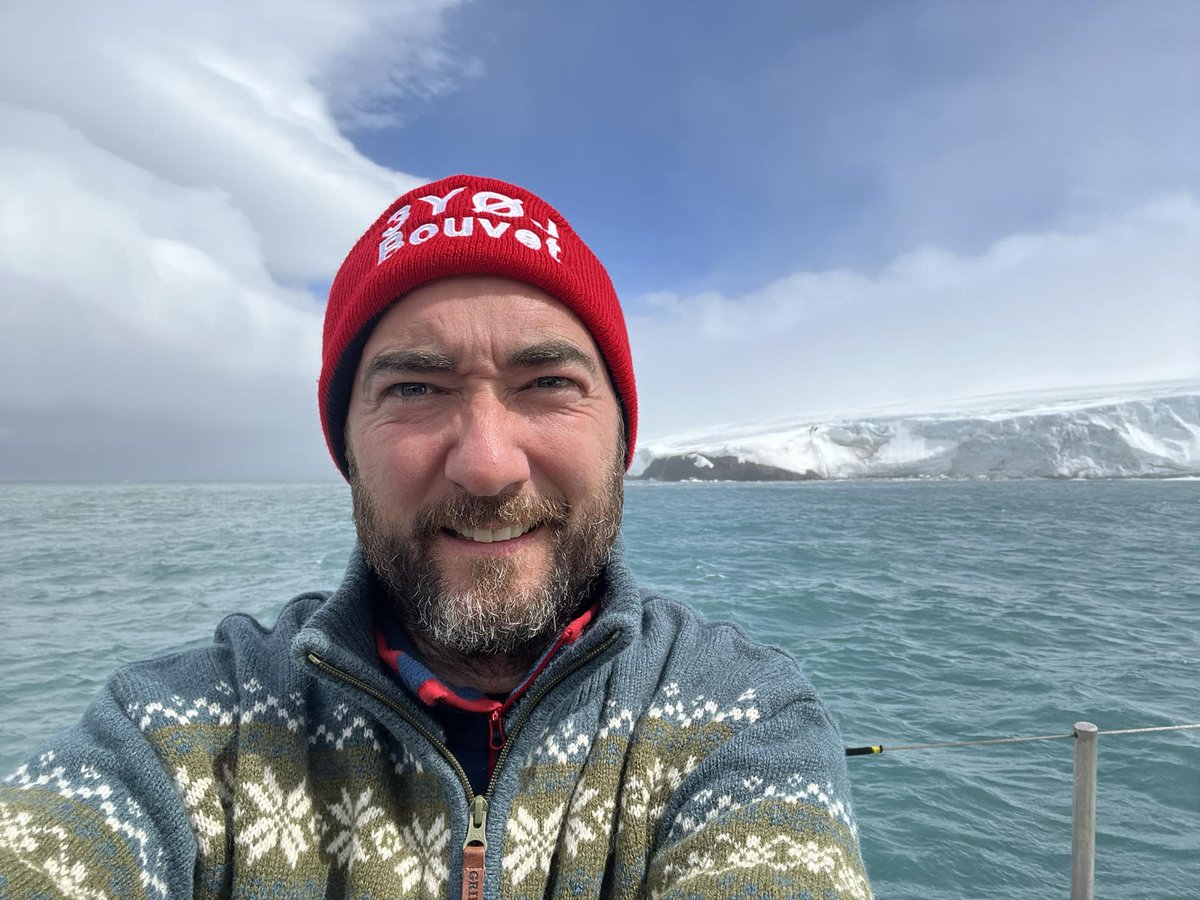 DX World.net tweet media