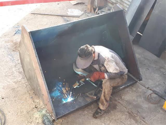 SR-İş makineleri 
#torna
#freze
#işmakineleri
#seyyarborvek
#Ağırşasekaynak
#pernoburç
#Hidrolikpistonimalatı
#Mermerekipmanları
#Dişliimalatı
#kepçe