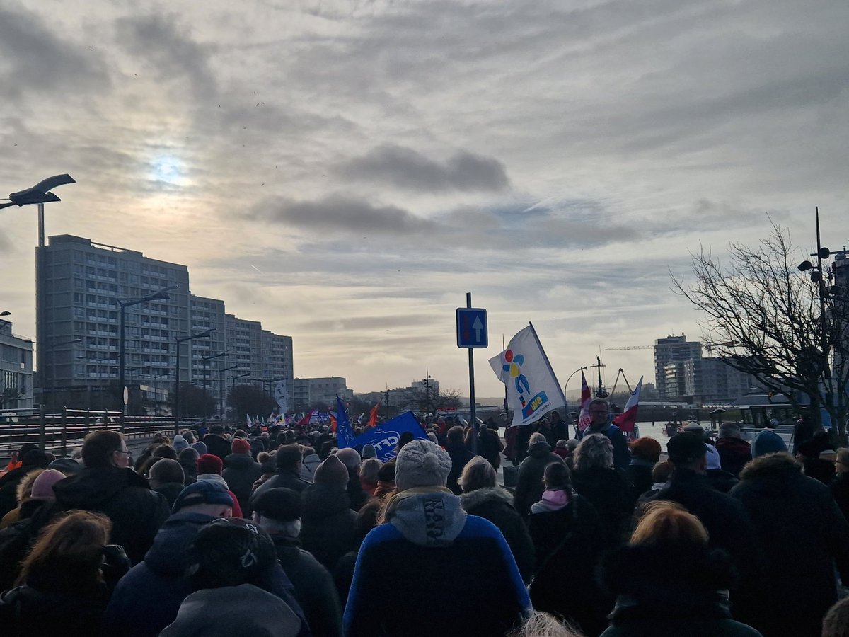 📢 Encore une très forte mobilisation à Boulogne-sur-Mer pour cette deuxième journée de manifestation intersyndicale et interprofessionnelle contre la réforme des retraites voulue par le gouvernement.