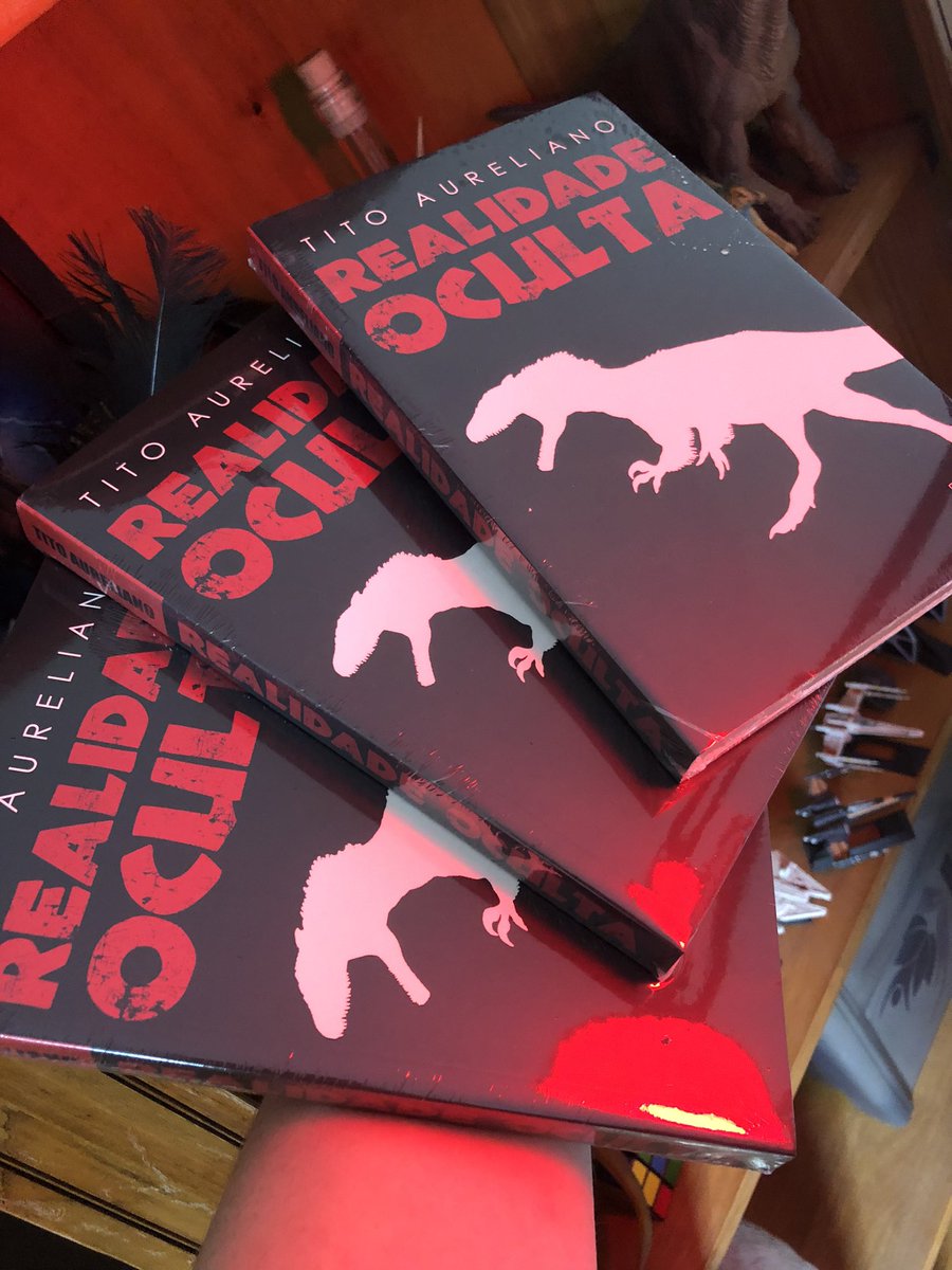 Curte ficção científica? Curte um terrorzinho c dinossauros?

POR FAVOR comprem nossos livros 🥲