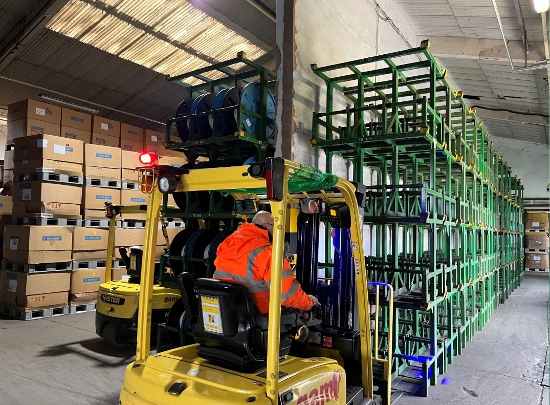 AspaniasBurgos's tweet photo. El trabajo que realizamos en nuestras instalaciones para #Ubisa @Bekaert recuperando todos los materiales de sus bobinas es ejemplo de economía circular.
Rodrigo del Val, responsable de Fundación CISA, ha hablado de ello hoy en una jornada de @PlenaMadrid y @FundacionRepsol. https://t.co/lmzREP5RvO