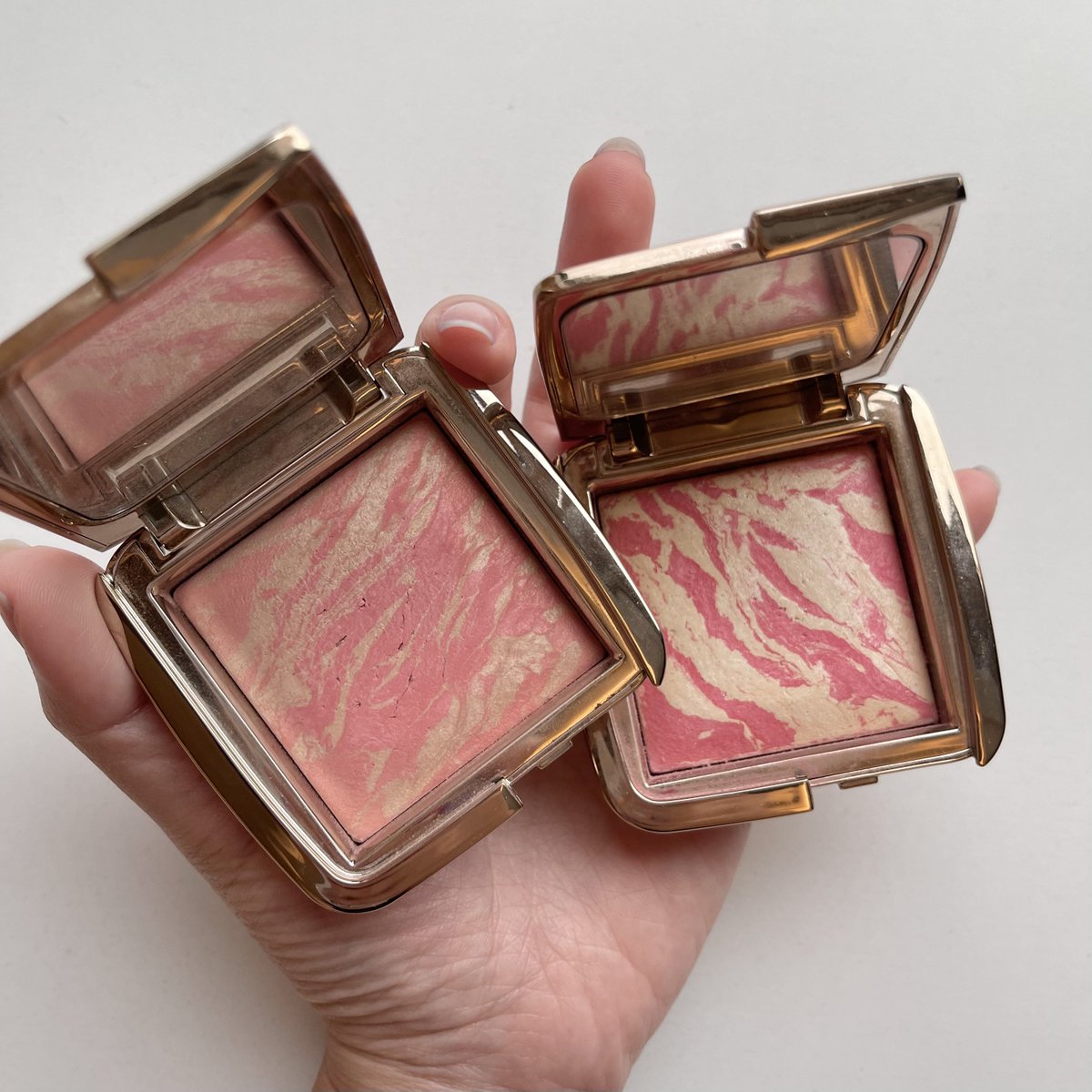 𝚋𝚞𝚋𝚋𝚕𝚎𝚜 🫧 on Twitter "hourglass ambient lighting blush🥓 บลัชที่ไม่มี