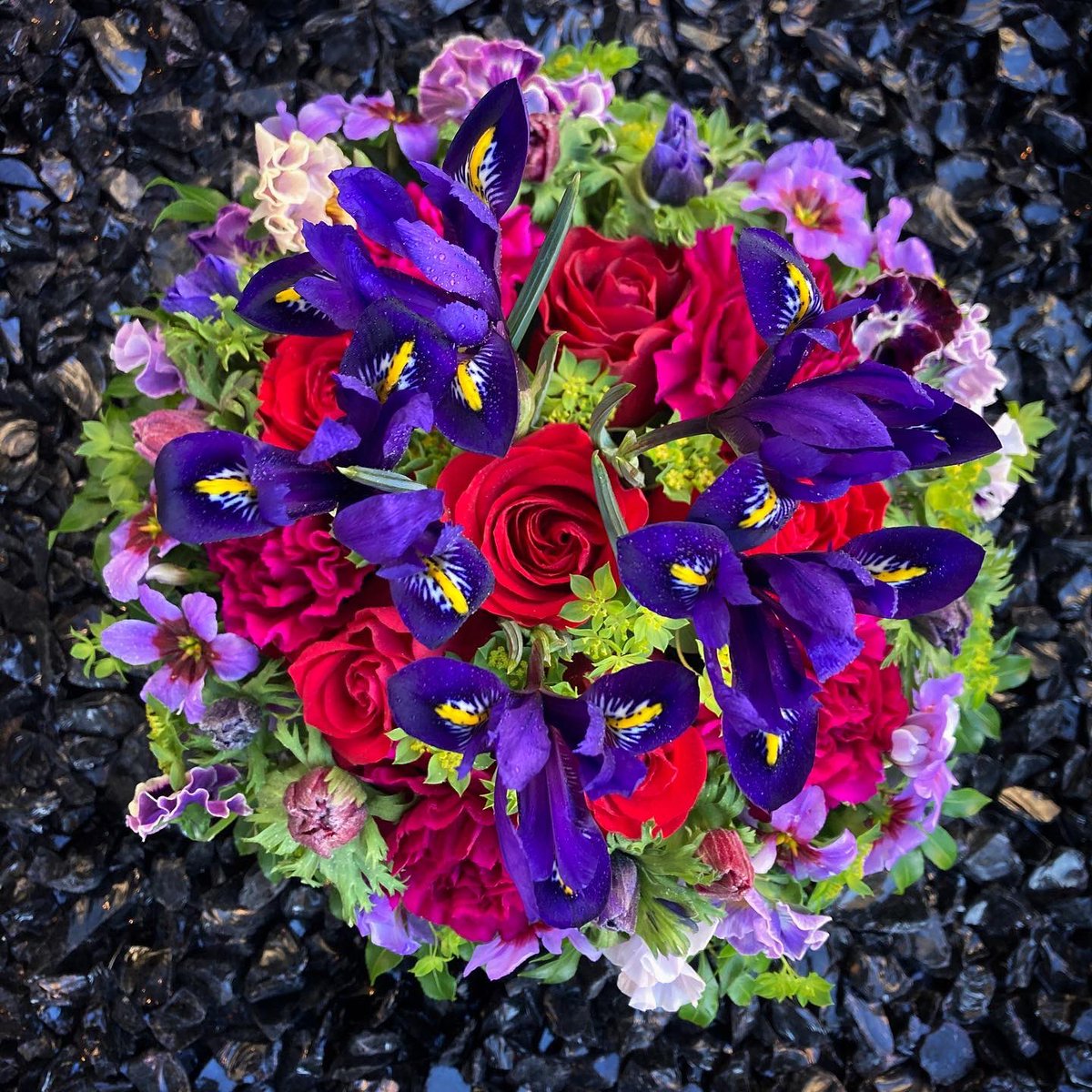 AtelierEnki's tweet photo. Red Purple arrangement
#flowers #flowerdesigner
#flowerartist #flowerdesign
#フラワーデザイナー
#フラワーデザイン
#名古屋 #Nagoya #八事 #yagoto
#花屋 #花のある暮らし
#red #rose #iris
@AtelierEnki https://t.co/vutvrG3e22