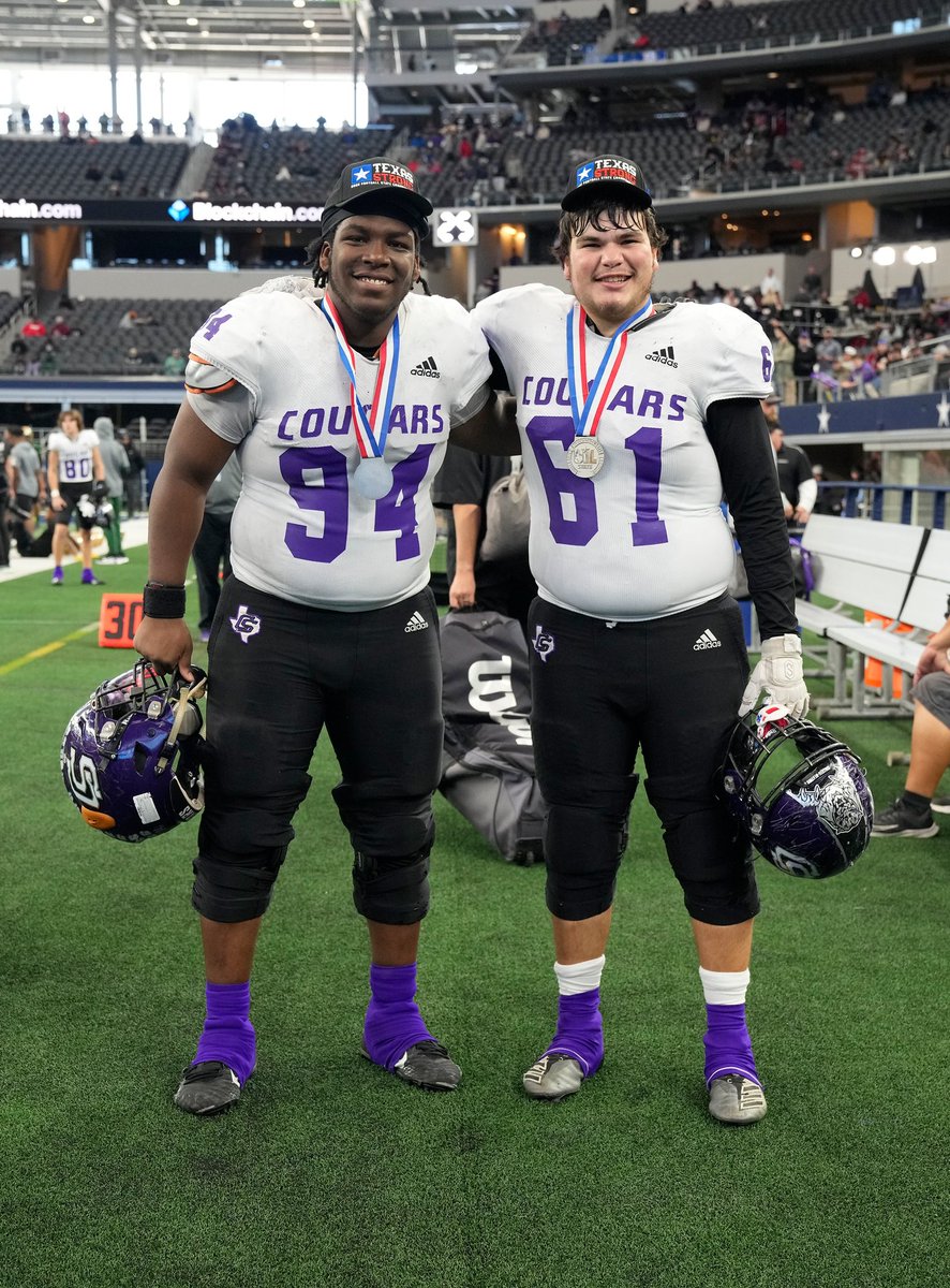 hsherman02's tweet photo. Opposite sides of the ball. Brothers for life. #brotherhood #cshscougars #seniors #OLPride #DLPride https://t.co/FSjUu2w7e0