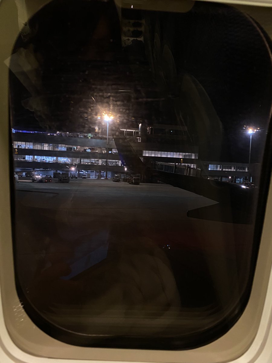 asm_of_a_galaxy's tweet photo. 空の上からtweetしてます🕊
今東京に向かってまーす✈️
#飛行機
#空の上から
#空の上
#ANA
#Airplane
#Goback
#fromsky https://t.co/EM21EAyrEt