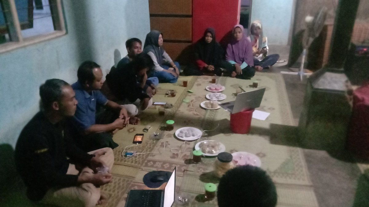 token_vege's tweet photo. Team Vege Token Global dengan Team Kebumen dengan  Program  https://t.co/YcFOAPqTvI siap bersaing   menaikan UMKM di Seluruh Indonesia
#vegetokenglobal 
#GLCC 
#KKKGI 
#BALITOKEN 
#TVRToken https://t.co/7pv6cOpFDh