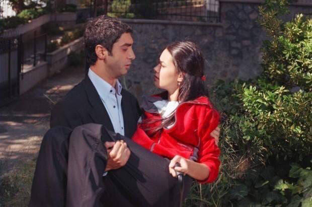 -Kardeşime böbreğini mi vereceksin?
+İstersen sana da yüreğimi veririm..