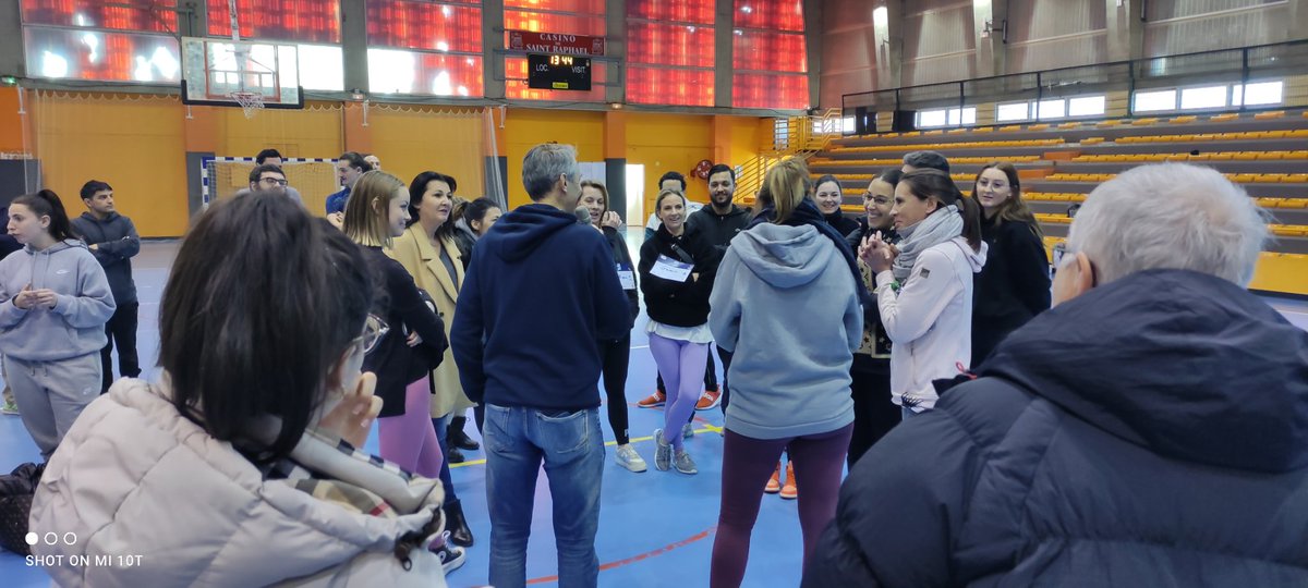 Événement Du stade vers l'emploi avec la fédération française de #basket et pole emploi #Var #StRaphael #Frejus 
Après la rencontre sportive, le challenge #Emploi
➡️ top départ du #recrutement
➡️ Près de 60 candidats motivés 👍
➡️ 12 employeurs engagés qui lèvent l anonymat 😉