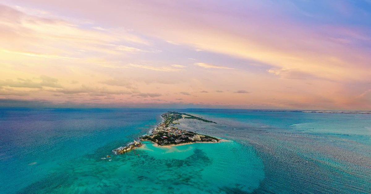 Buenos días a la más bella… nuestra 𝑷𝒆𝒓𝒍𝒂 𝒅𝒆𝒍 𝑪𝒂𝒓𝒊𝒃𝒆… la Isla 🏝️ donde primero amanece, la de la blanca arena y los mejores atardeceres.. #IslaMujeres

#PuebloMágico #TrabajandoConElCorazón ♥️ #AteneaIslaMujeres