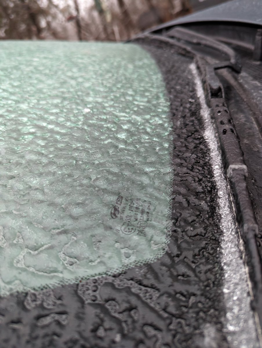 MinxyTemptress's tweet photo. South Clarksville. Ground is still soft and soggy. Cunningham Bridge is icy but roads are fine.

#tspotter
#Clarksville
#KC4BAM https://t.co/oKjXFFeipn