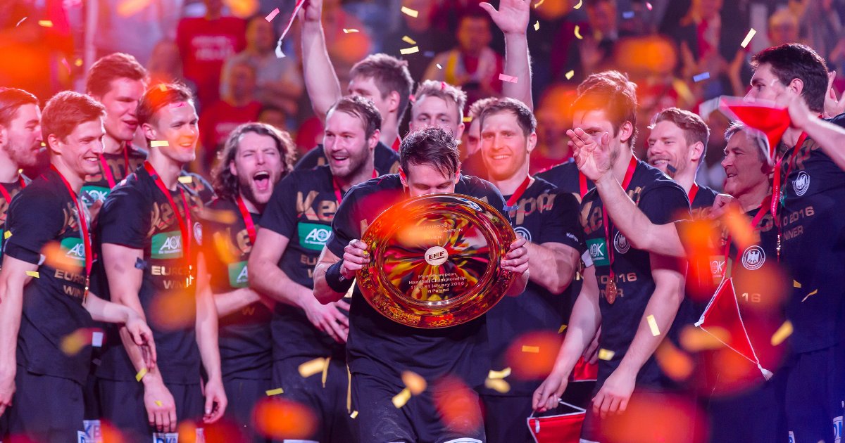 DHB_Teams's tweet photo. Erinnert ihr euch noch an diesen unglaublichen Moment? 🤩

Heute vor 7 Jahren holen sich die "Bad Boys" den EM-Titel 2016 🏆

📷 Sascha Klahn #WIRIHRALLE #aufgehtsDHB #Handball https://t.co/ql9t9rsB0N