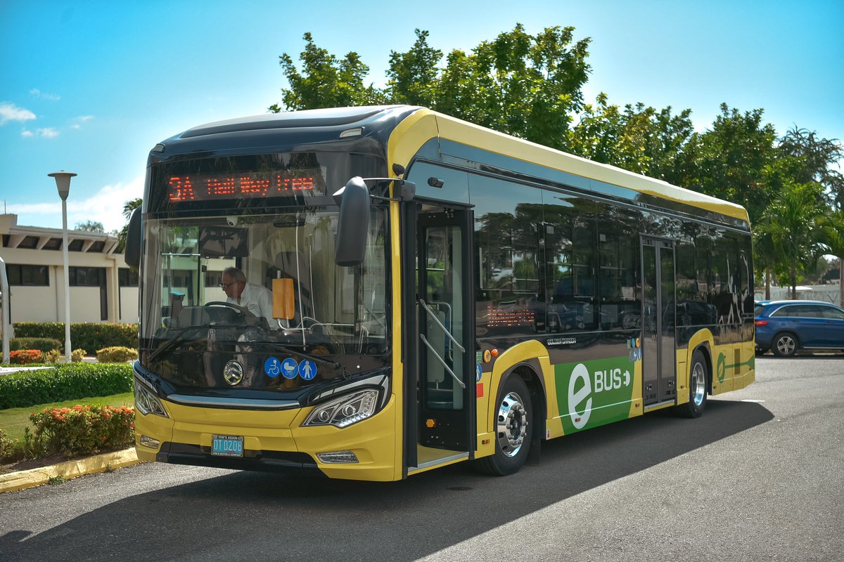 (1/4) #YourGovernmentCares #Jamaica #Transportation 🚌🇯🇲

As the Government moves towards reducing its carbon footprint to create a more sustainable transport sector, we launched the first Battery Electric Bus (BEB) for public transportation, yesterday afternoon at @OPMJamaica.