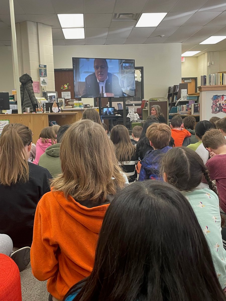 Our 4th grade students got to meet published author, Walter Hunt. He gave them great ideas and inspiration for their own writing! ardmore.d45.org/news/4th-grade…