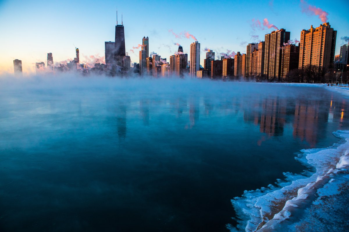 LoyolaChicago's tweet photo. Bundle up today, 'Blers. ❄️💨🥶 

It may be cold, but #OnThisDay in 2019, Ramblers faced windchills in the -50s as the the Polar Vortex hit Chicago. https://t.co/Efd9pjI231