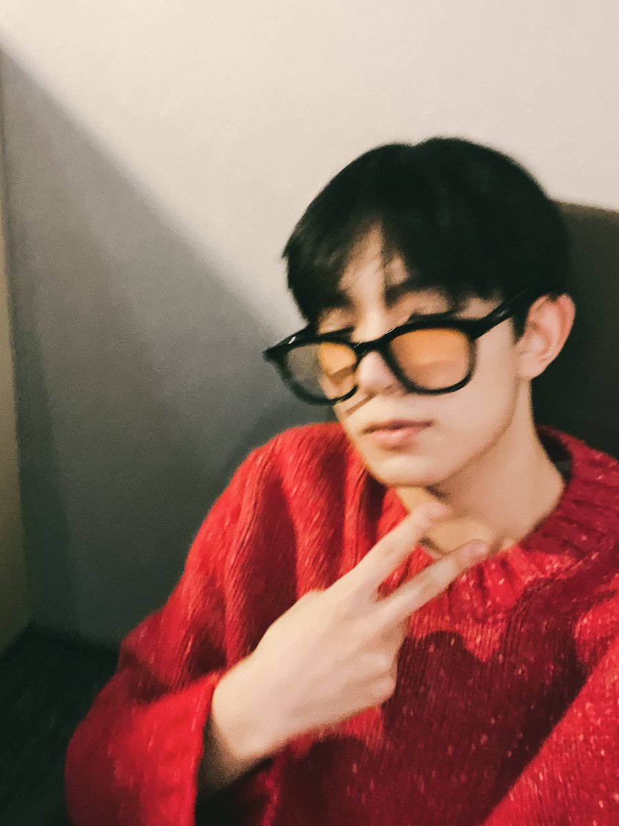 seeomay's tweet photo. enhypen heeseung prompt https://t.co/1fBYvwO52E