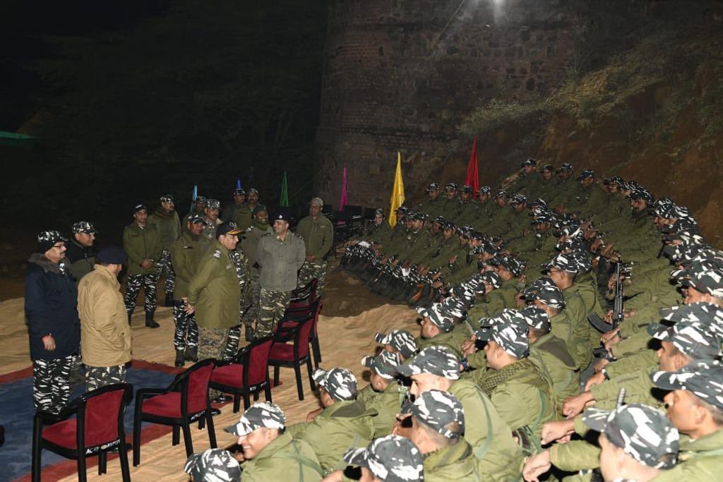 Sh. Randeep Datta, ADG/Director visited Jungle Camp of the 53rd Batch of DAGOs to review ongoing Jungle Warfare Training Exercise and boost the morale of trainee officers. On this occasion, ‘Company Commander’s Handbook’ was released which shall serve as guide for young Coy Cmdrs