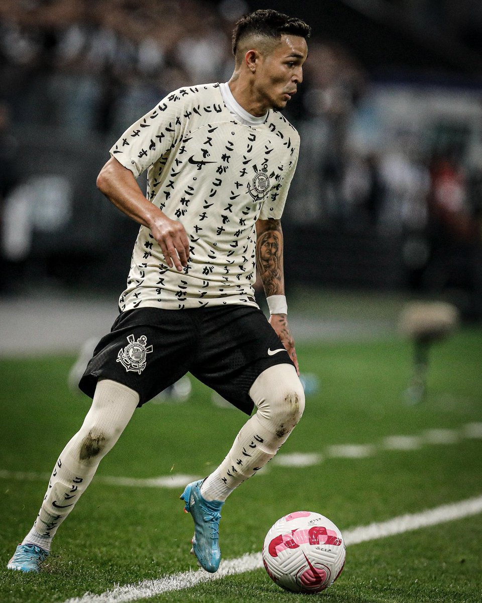 RetroShirtsFC's tweet photo. Football shirts that had no reason to go this hard😮‍💨

[THREAD🧶]

Corinthians 2022 Third https://t.co/WG9aLcRsZ7