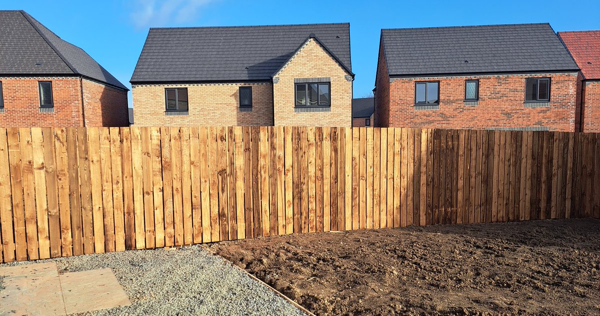 Ext_maintenance's tweet image. Fence upgrade from post and rail to 6ft gap board