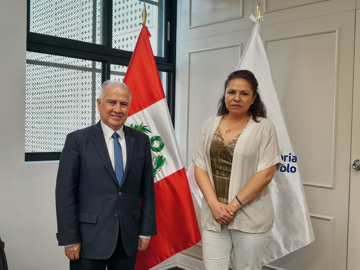 #AUNAP| Vicepresidente de la AUNAP y rector de la Universidad Nacional de Ingeniería, Dr. Alfonso López Chau, se reunió  con la Defensora del Pueblo, Dra. Eliana Revollar, a fin de coordinar una posible ruta de diálogo que contribuya a restablecer la paz social en el país.