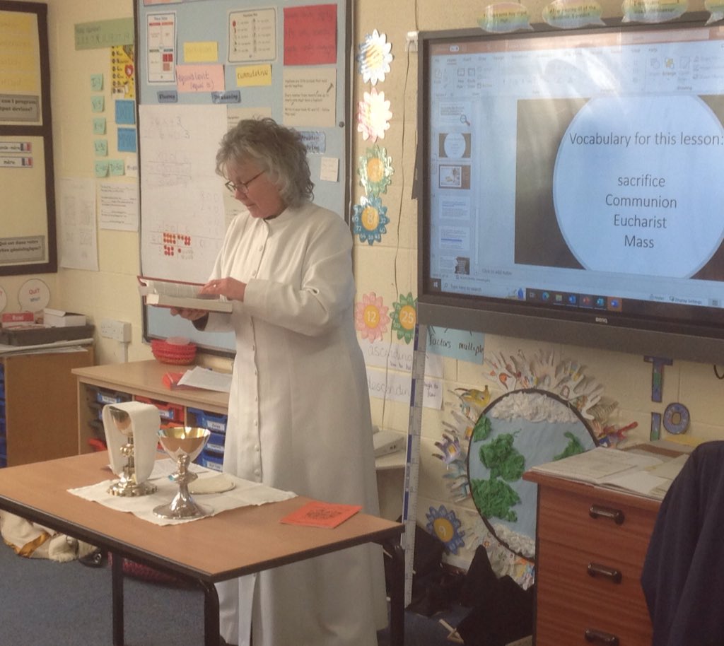 Year 5 were delighted to have a visit from Reverend Jane, who explained the service of the Holy Communion and what it means to Christians #stbotolphs #holycommunion @StThomasBoston