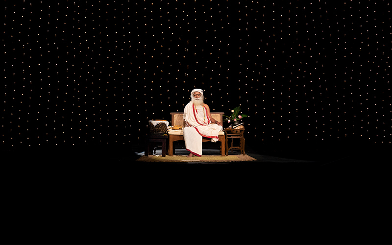 SadhguruJV's tweet photo. A Guru is one who dispels your darkness. He is able to throw light on dimensions that are not yet in your experience. #SadhguruQuotes https://t.co/gDEGZyzKAF