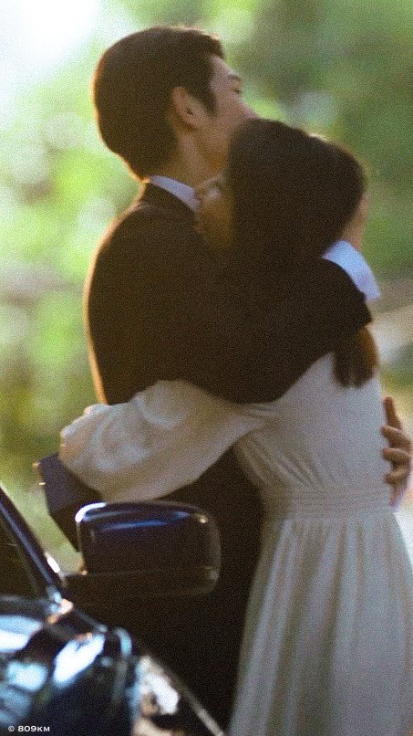 starry__u's tweet image. take my heart already 🥺🤎
Once they started dating at ep.16. the butterflies can't stop fly even in my dreams. I love how she surround him by her warmth and lively personality and how he just there for her to do what she wants and to protect her.
#MyLethalMan #FanZhiXin #LiMoZhi