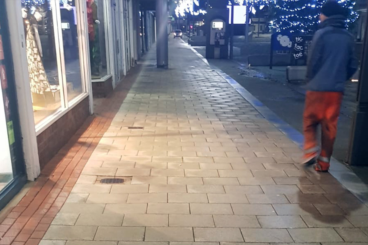 We’re proud to work with <a href="/HemelBID/">HemelHempsteadBID</a> 🙌 to deep clean and renovate paving in the Marlowes and Bank Court areas of Hemel Hempstead town centre using our #EcoFriendly Go-Gum Lanceman DiBO high flow, hot water pressure washing system.
getridofgum.com/street-cleanin…