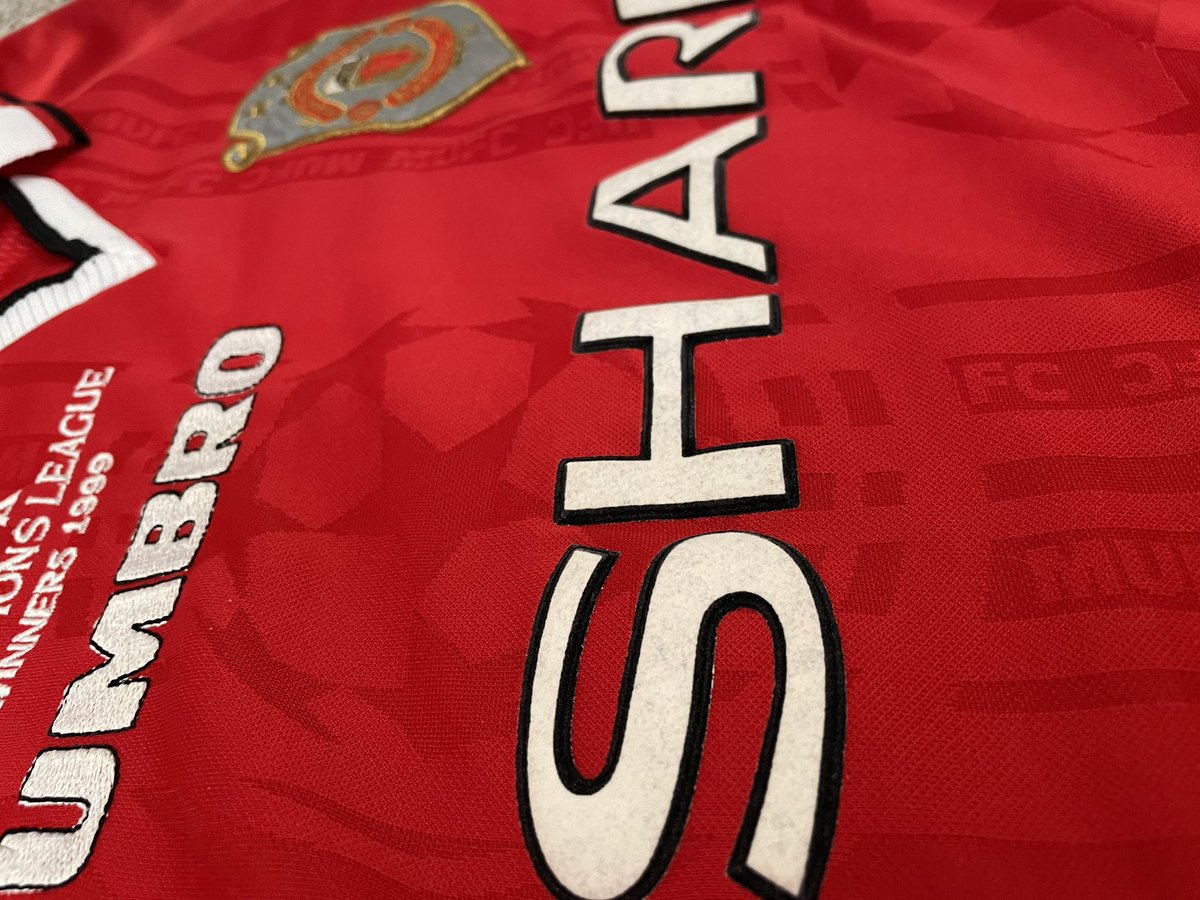 CasualFootShirt's tweet photo. Give away time…

Win this 2 ⭐️⭐️ #MUFC shirt, size medium 

To enter 
1, Like or RT
2, Follow me
3, You’re in

Shirt is perfect for wearing with a hoody or to play in. There’s a small hole in back that has been repaired. Front is 8.5/10 condition. https://t.co/vJ5zybM16C
