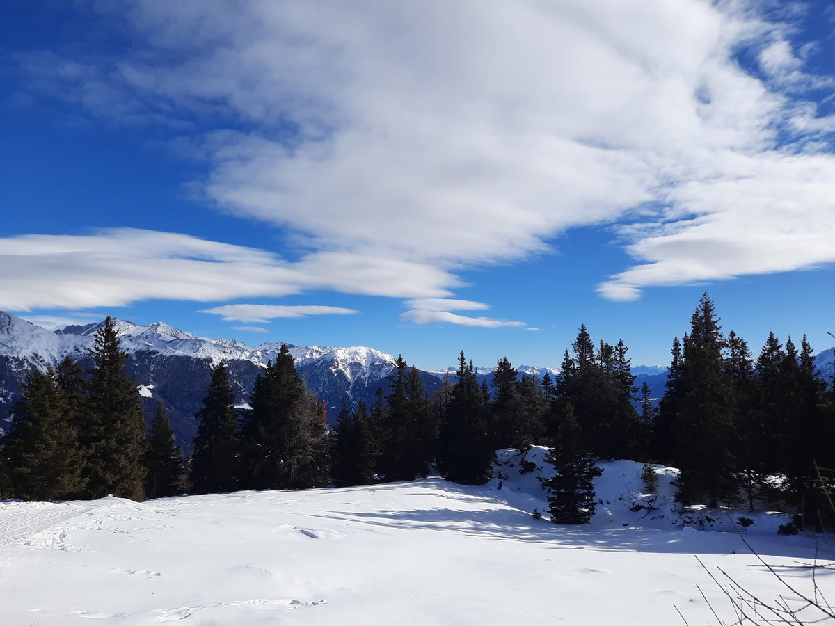 wetterkoess's tweet photo. #Lenticularis über den Bergen in #Südtirol
@A3803 @manu_oberhuber @Alpinwetter @DieterPeterlin @DanielSchrott
#Sterzing #Rosskopf https://t.co/cgGKJCNTrO