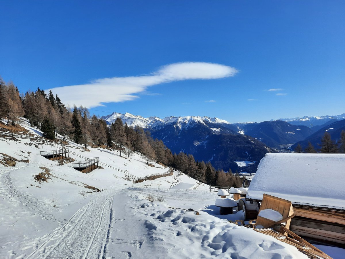 wetterkoess's tweet photo. #Lenticularis über den Bergen in #Südtirol
@A3803 @manu_oberhuber @Alpinwetter @DieterPeterlin @DanielSchrott
#Sterzing #Rosskopf https://t.co/cgGKJCNTrO