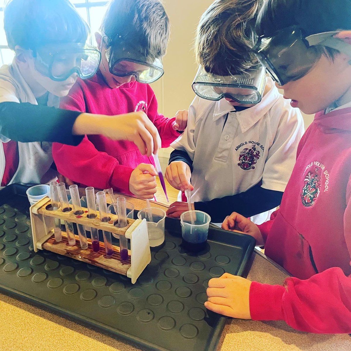 ArnoldHouseSch's tweet image. Year 2 thoroughly enjoyed taking part in a Potty Potions Workshop! #year2science #scienceisfun #prepschoolscience #scienceworkshop #pottypotions #canonsparkactivitycentre #arnoldhouseschool