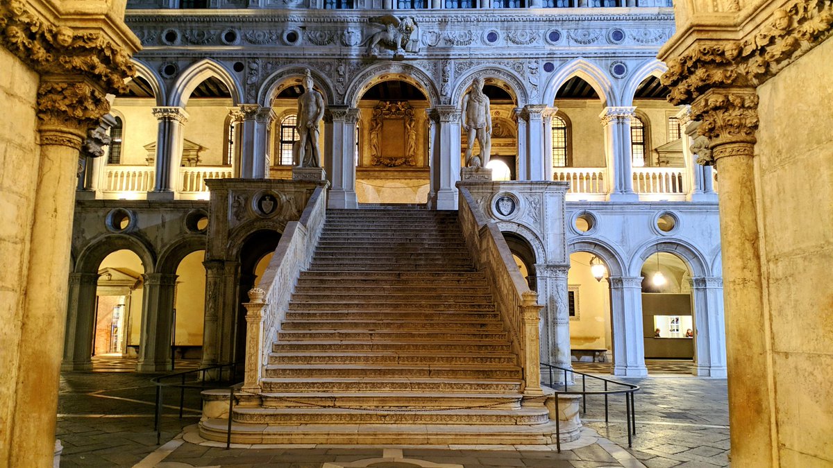 #Old #Experiments on #Low #Light...
-5 to our #NewThread...

💻 Dolomiti.Blog
📷 #Nokia8

#ScaladeiGiganti #Scala #Stepway #PalazzoDucale #palazzoducalevenezia #dogepalace #venezia #venice #venise #venedig #veneziaserenissima #dohlomiti #dolomitiblog #SanMarco #StMark