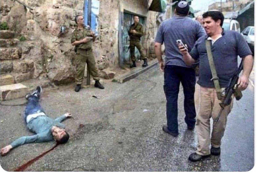 An #Israeli_settler enjoying taking a picture for a shot dead #Palestinian_boy, while the murderers are just watching. What a barbaric society?
#IsraeliCrimes #IsraeliTerrorism #Palestinians