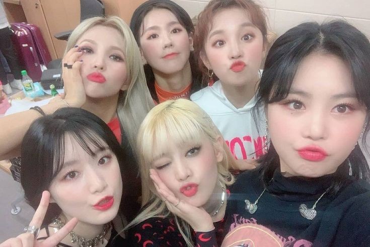 gidlecafee's tweet photo. ʕ•ᴥ•ʔ new order ʕ•ᴥ•ʔ
order: cookies
for: @rainsooj (random)
from: ot6 @G_I_DLE
message: “take care of yourself !! remember to eat, hydrate, have enough rest and stay healthy !! you're doing amazing <3” https://t.co/63J8SN4O9W