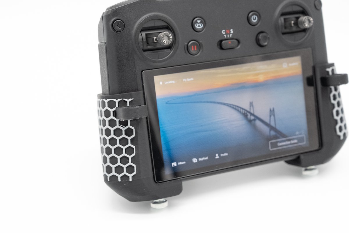 OriginaldoBo's tweet image. Two Tone RC PRO Love Handles are complete #DJI #RCPRO etsy.com/listing/140698…